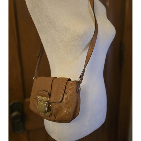 Michael Kors Tan Brown Leather Flap Buckle Crossbody Shoulder Bag Purse Boho - Picture 3 of 14